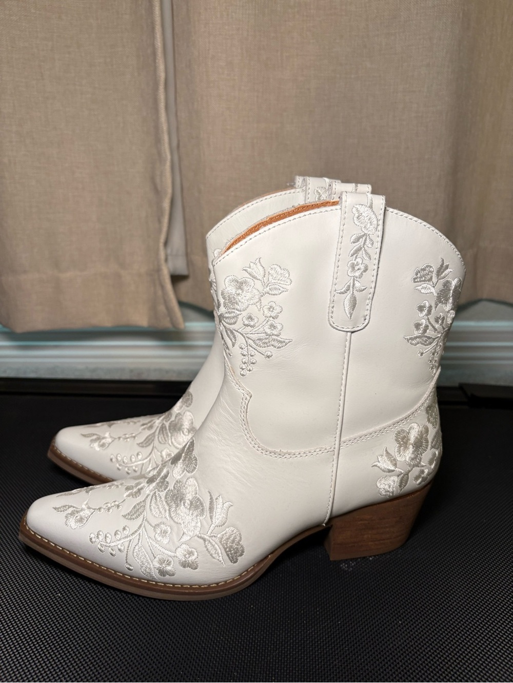 Dingo White Take a Bow Cowboy Boots - Picture 3 of 9